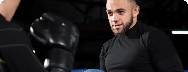 image de mise en situation d'un coach sportif et son client