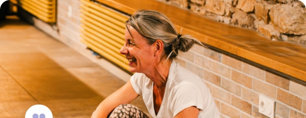 image d'une cliente souriante